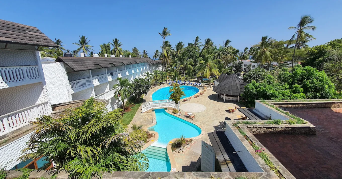 Travellers Beach Hotel & Spa