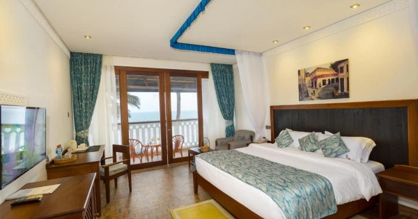 Travellers Beach Hotel & Spa