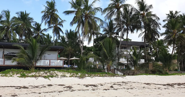 Travellers Beach Hotel & Spa